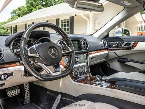 Used 2017 Mercedes-Benz SL 550 image 39