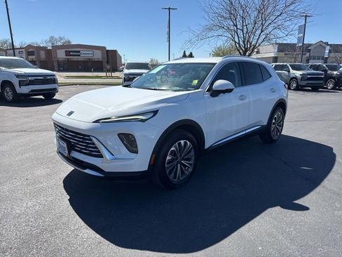 Used 2024 Buick Envision Preferred image 3