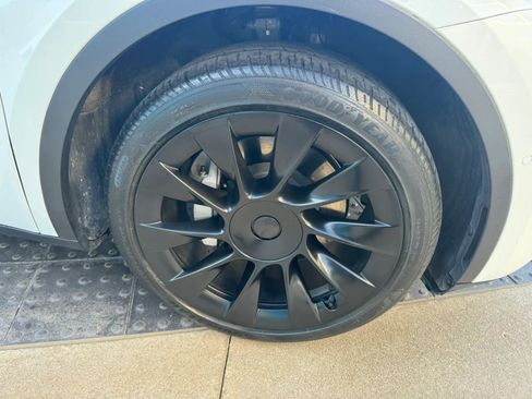 Used 2024 Tesla Model Y Long Range RWD image 20