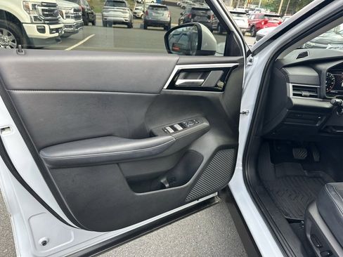 Used 2023 Mitsubishi Outlander SE image 12