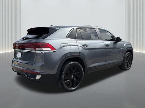 Used 2024 Volkswagen Atlas Cross Sport SE w/ Panoramic Sunroof Package FWD image 4