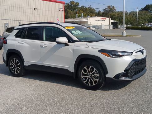 Used 2023 Toyota Corolla Cross SE image 11