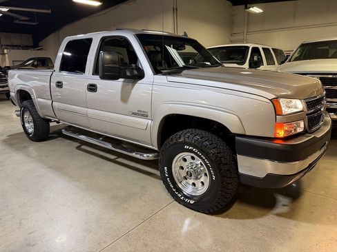 Used 2006 Chevrolet Silverado 2500 LT w/ Heavy-Duty Power Package AWD/4WD image 1