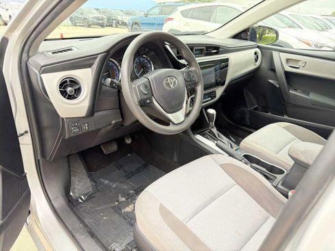 Used 2017 Toyota Corolla LE FWD image 2