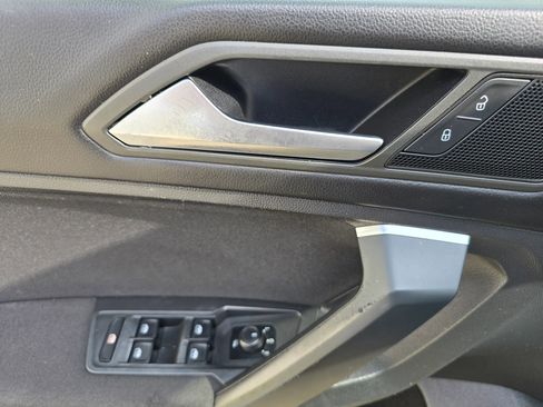 Used 2019 Volkswagen Tiguan S FWD image 18