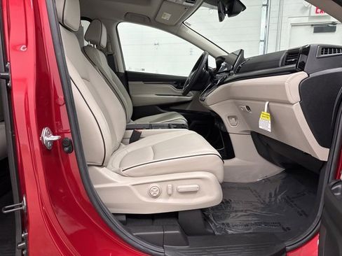 Used 2025 Honda Odyssey Touring image 37