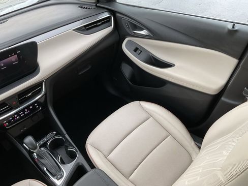 Used 2024 Buick Encore GX Avenir w/ Avenir Convenience Package image 17