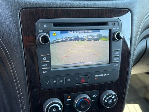 Used 2017 Chevrolet Traverse LT w/ Style and Technology Package AWD/4WD image 27