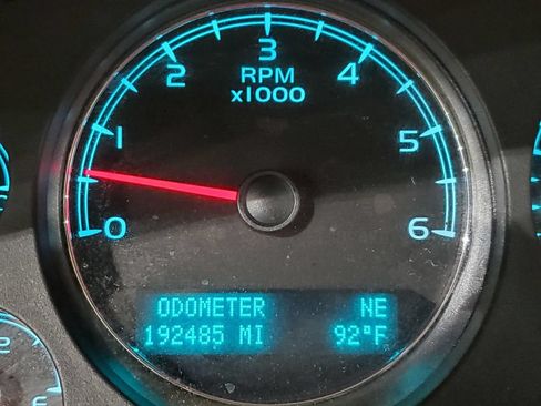 Used 2011 Chevrolet Suburban LTZ AWD/4WD image 38