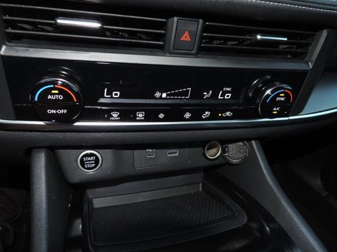 Certified 2023 Nissan Rogue SV image 24