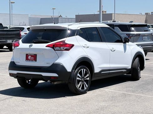 Used 2018 Nissan Kicks SR w/ Premium Package FWD image 5