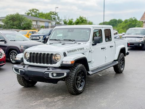 Used 2025 Jeep Gladiator Sport AWD/4WD image 8