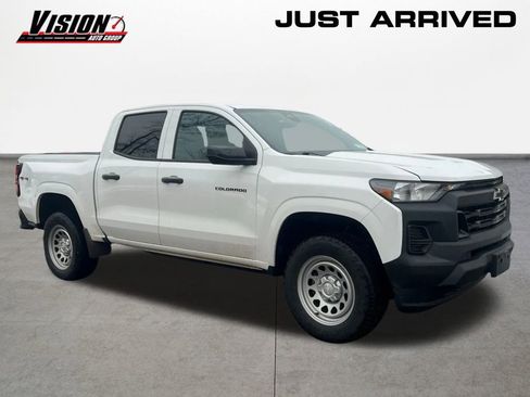 Used 2023 Chevrolet Colorado W/T image 3