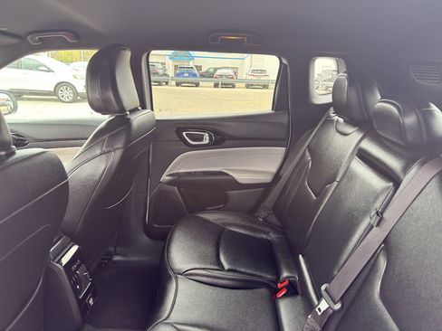 Used 2025 Jeep Compass Limited AWD/4WD image 32
