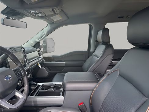 New 2025 Ford F250 Lariat w/ FX4 Off-Road Package image 13