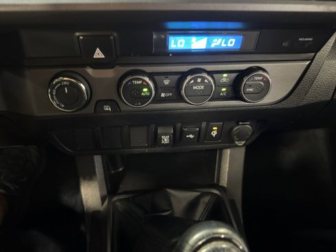 Certified 2022 Toyota Tacoma TRD Off-Road AWD/4WD image 12