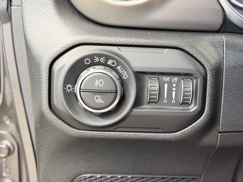 Used 2021 Jeep Gladiator Sport AWD/4WD image 38
