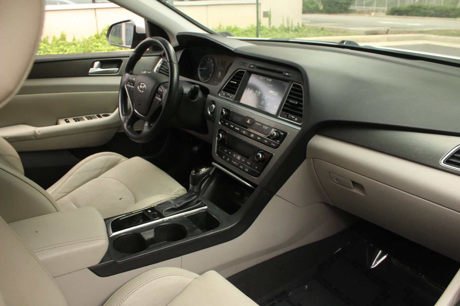 Used 2015 Hyundai Sonata Sport w/ Option Group 04 FWD image 24