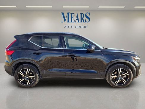 Certified 2025 Volvo XC40 B5 Core image 7