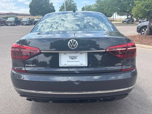 Used 2017 Volkswagen Passat 1.8T R-Line FWD image 4