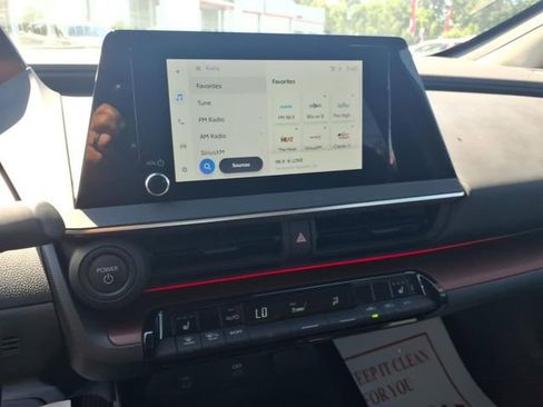 Used 2025 Toyota Prius Plug-In Hybrid FWD image 16