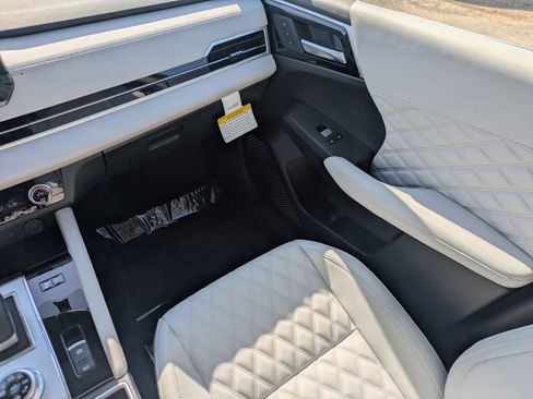 New 2025 Mitsubishi Outlander SEL image 18