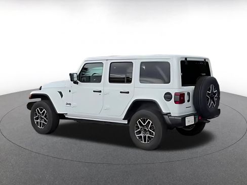 Used 2025 Jeep Wrangler Unlimited Sahara AWD/4WD image 6