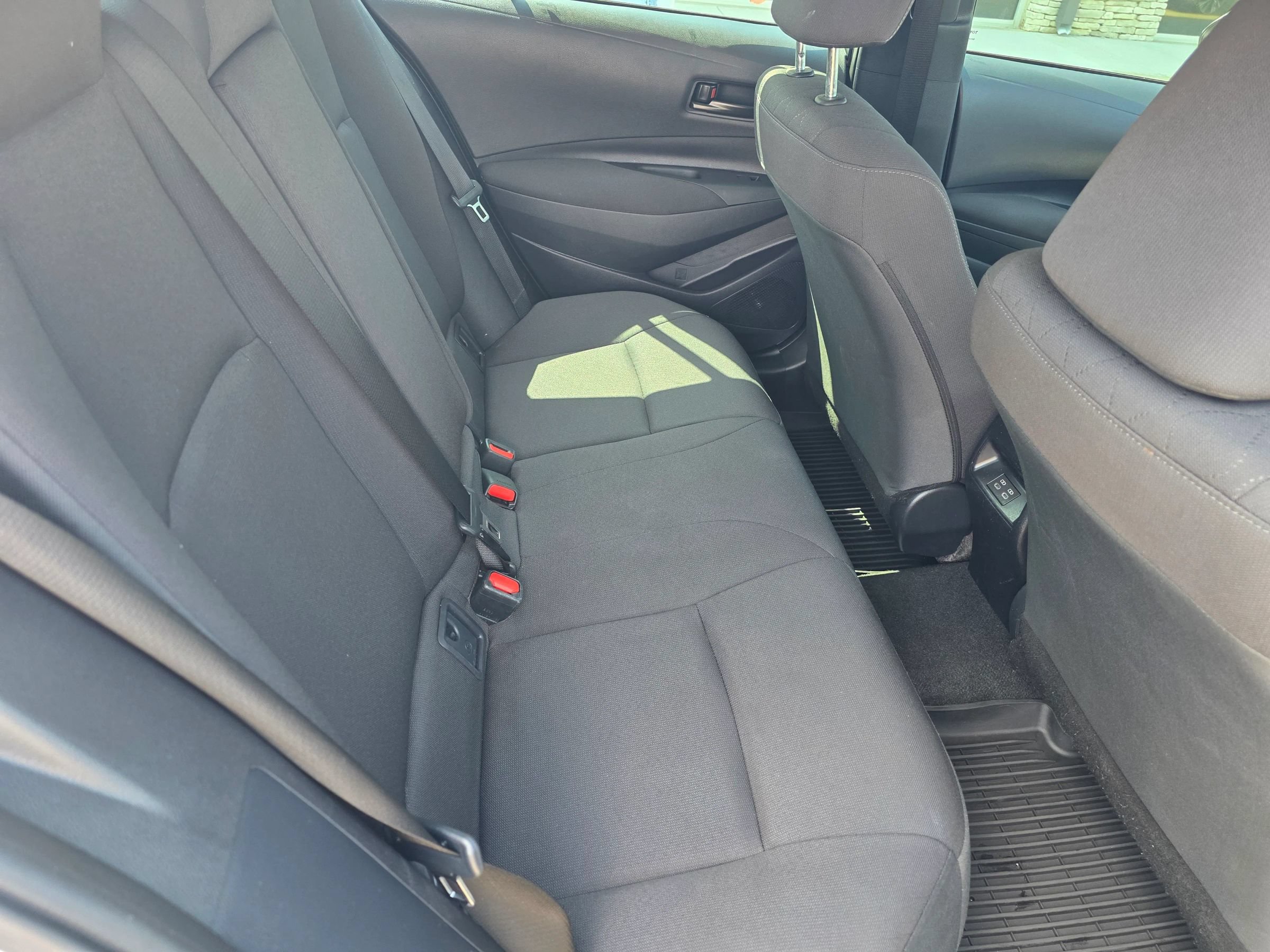 Used 2025 Toyota Corolla LE FWD image 9