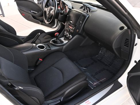 Used 2010 Nissan 370Z Coupe image 13