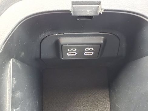 Used 2025 Toyota RAV4 XLE AWD/4WD image 31