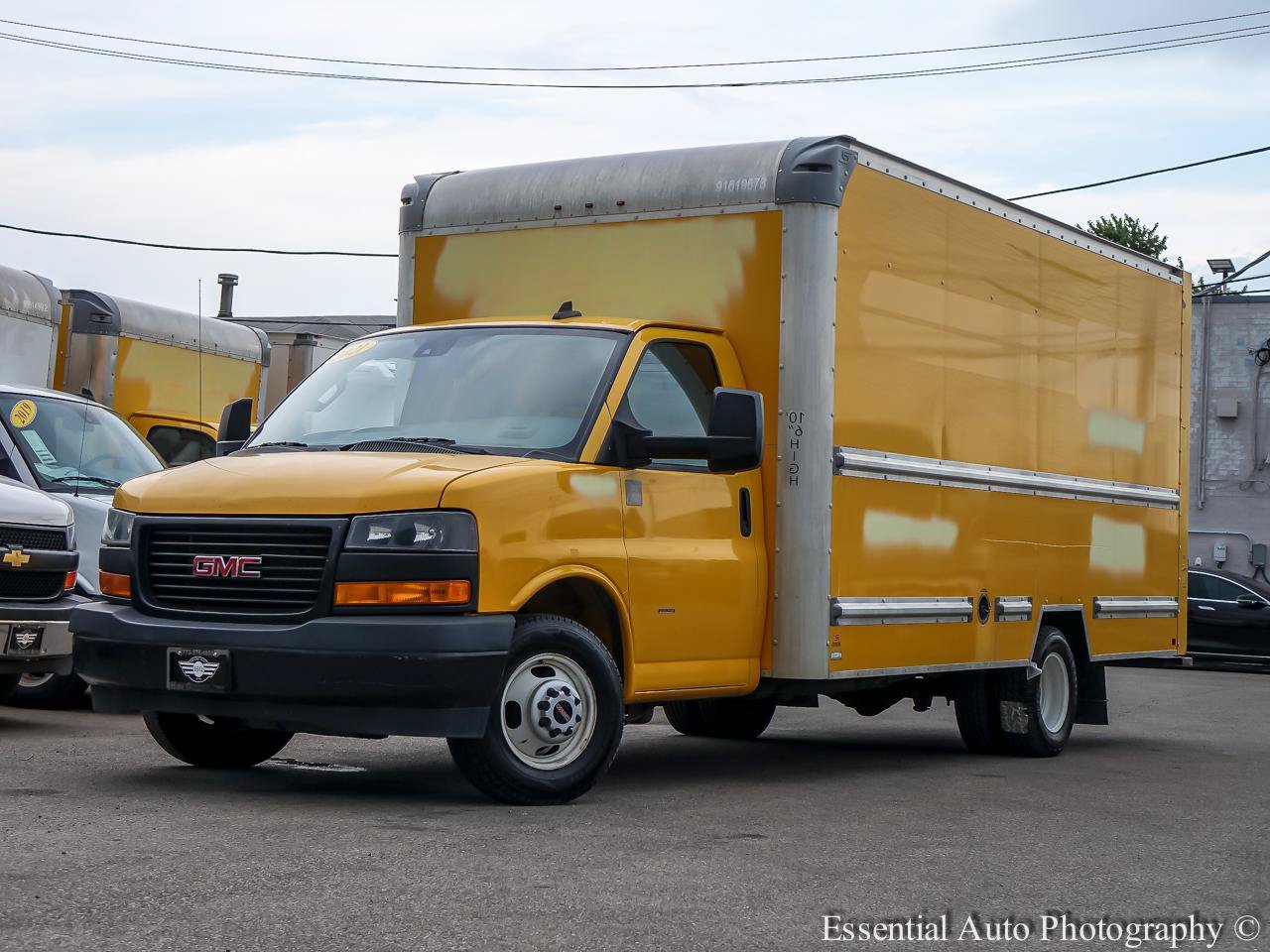 Used 2021 GMC Savana 3500 Extended w/ Power Convenience Package RWD image 2