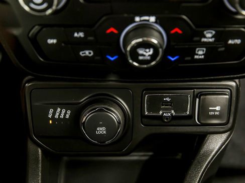 Used 2022 Jeep Renegade Altitude AWD/4WD image 25