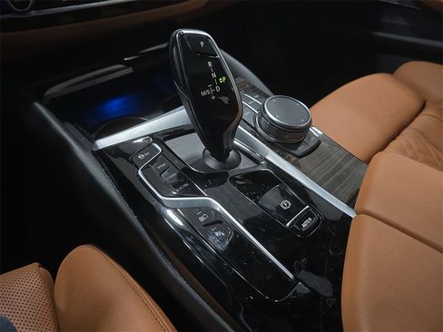 Used 2023 BMW 530e w/ Premium Package image 24