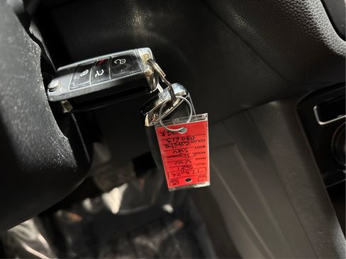 Used 2021 Volkswagen Tiguan S image 22