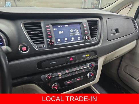 Used 2019 Kia Sedona LX image 22