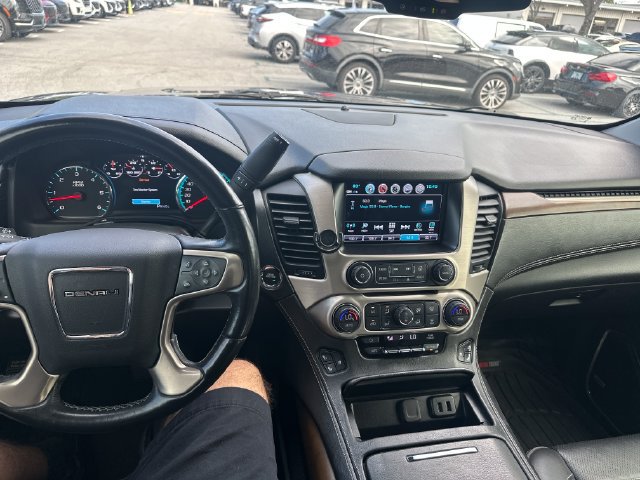 Used 2020 GMC Yukon Denali w/ Denali Ultimate Package RWD image 12