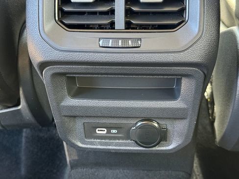 Used 2023 Volkswagen Tiguan SE AWD/4WD image 36