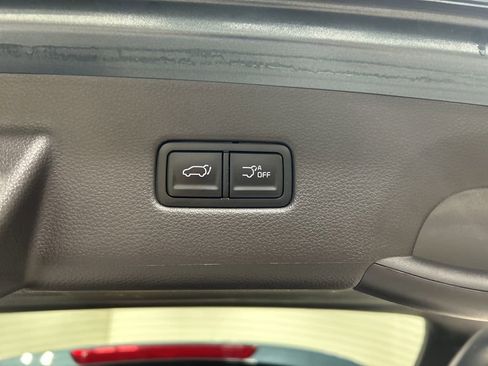 Used 2023 Kia Carnival EX FWD image 32