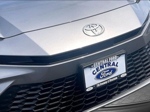 Used 2025 Toyota Camry SE w/ Convenience Package FWD image 28