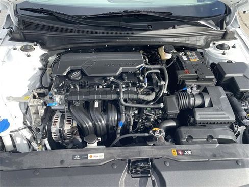 Used 2025 Hyundai Elantra SE image 27