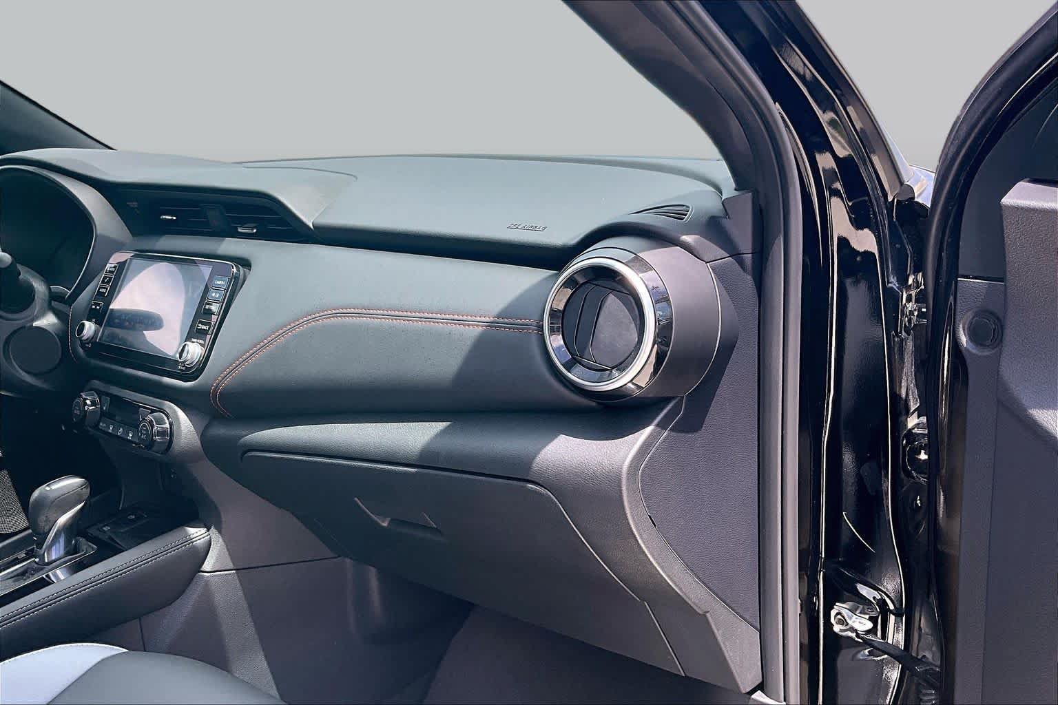 Used 2024 Nissan Kicks SR w/ SR Premium Package FWD image 17