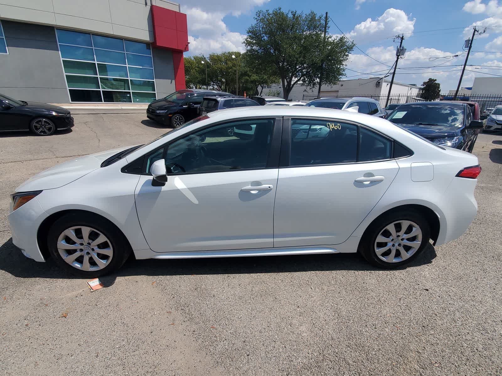 Used 2025 Toyota Corolla LE FWD image 3