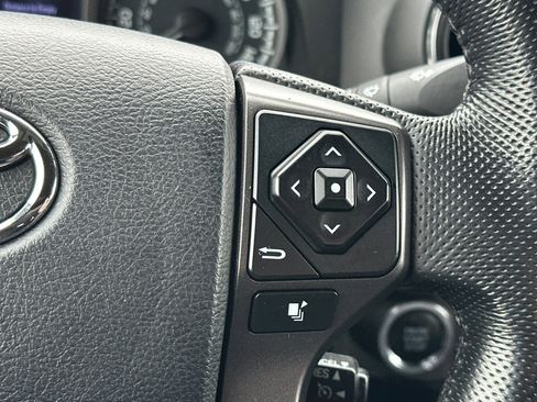 Used 2016 Toyota Tacoma TRD Sport image 25