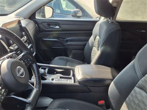 Used 2022 Nissan Pathfinder SV image 18