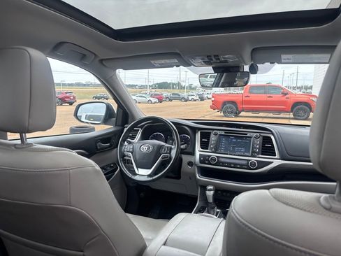 Used 2018 Toyota Highlander Limited Platinum image 30