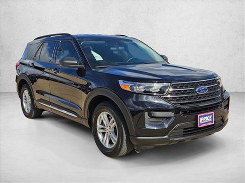 Used 2023 Ford Explorer XLT RWD image 3
