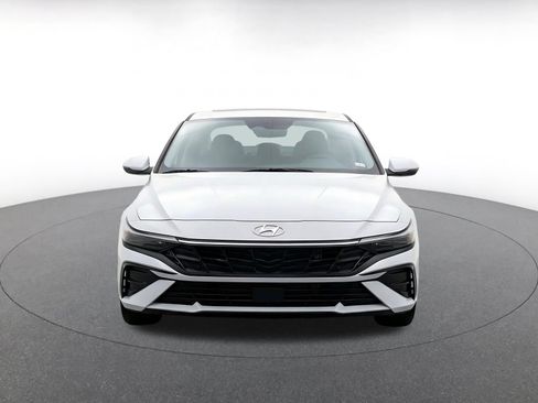 Used 2025 Hyundai Elantra SEL FWD image 2