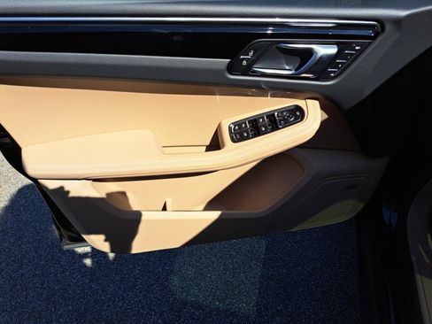 Certified 2026 Porsche Macan image 24