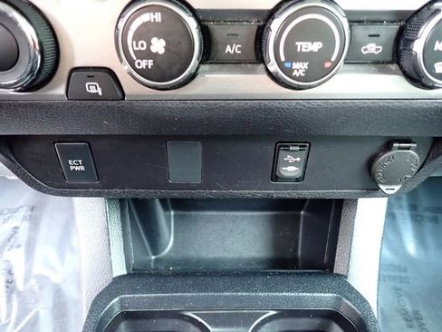 Certified 2019 Toyota Tacoma SR w/ SR Convenience Package AWD/4WD image 26