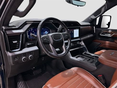 Used 2024 GMC Sierra 2500 Denali Ultimate image 9